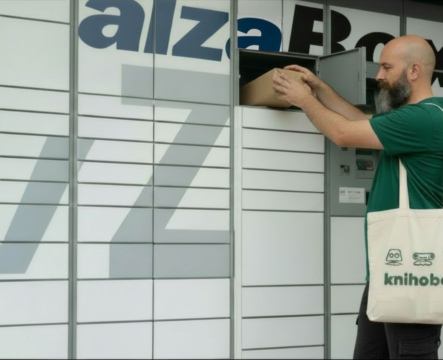 Pošli knihy do Knihobotu AlzaBoxem!